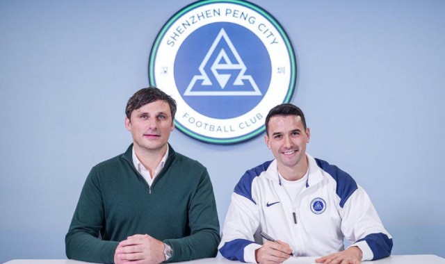 开云体育app-深圳新鹏城强阵曝光！中场集齐三大跑男，媒体人：新赛季望6抢4